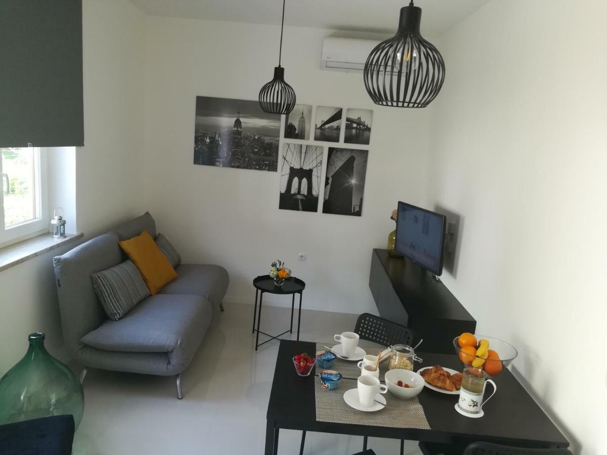 Apartments Mirela Novigrad Istria Exterior foto